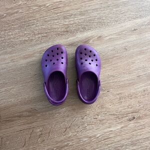 CROCS Kids Classic Clog in Bright Purple